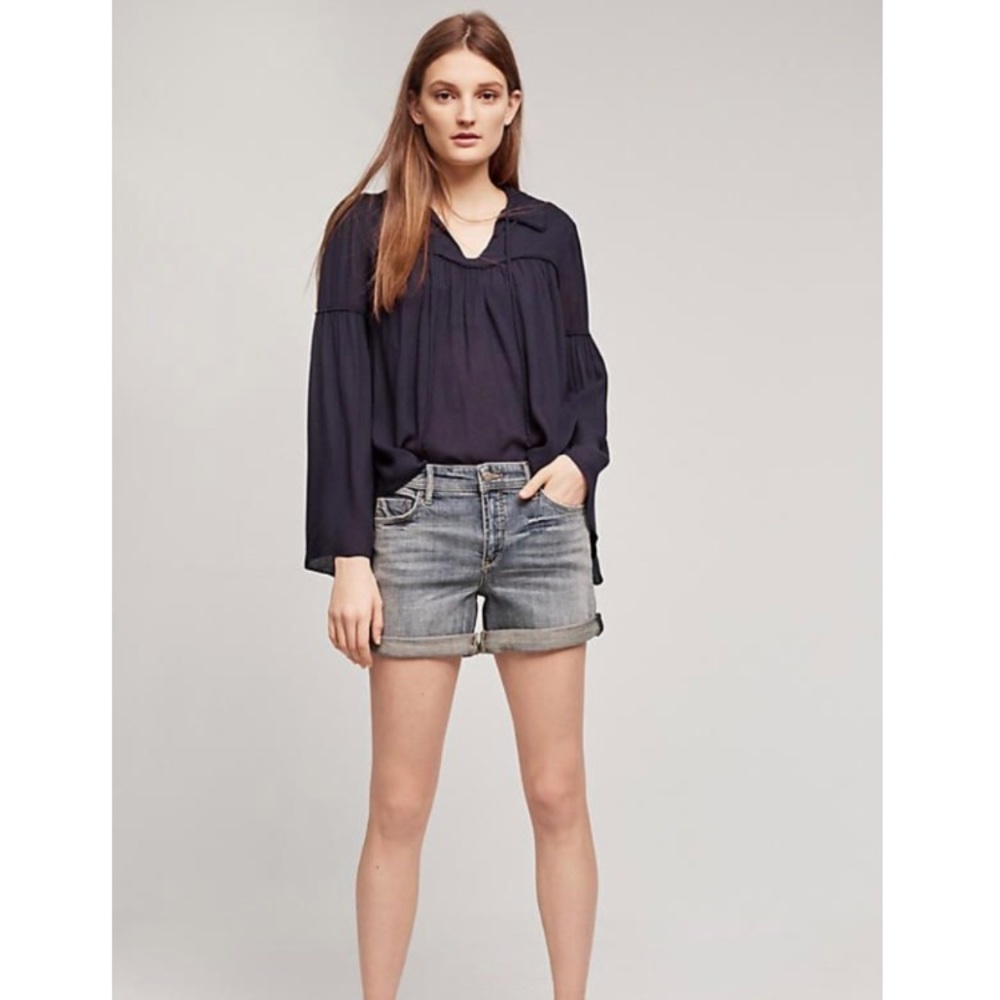 Pilcro  Hyphen Short